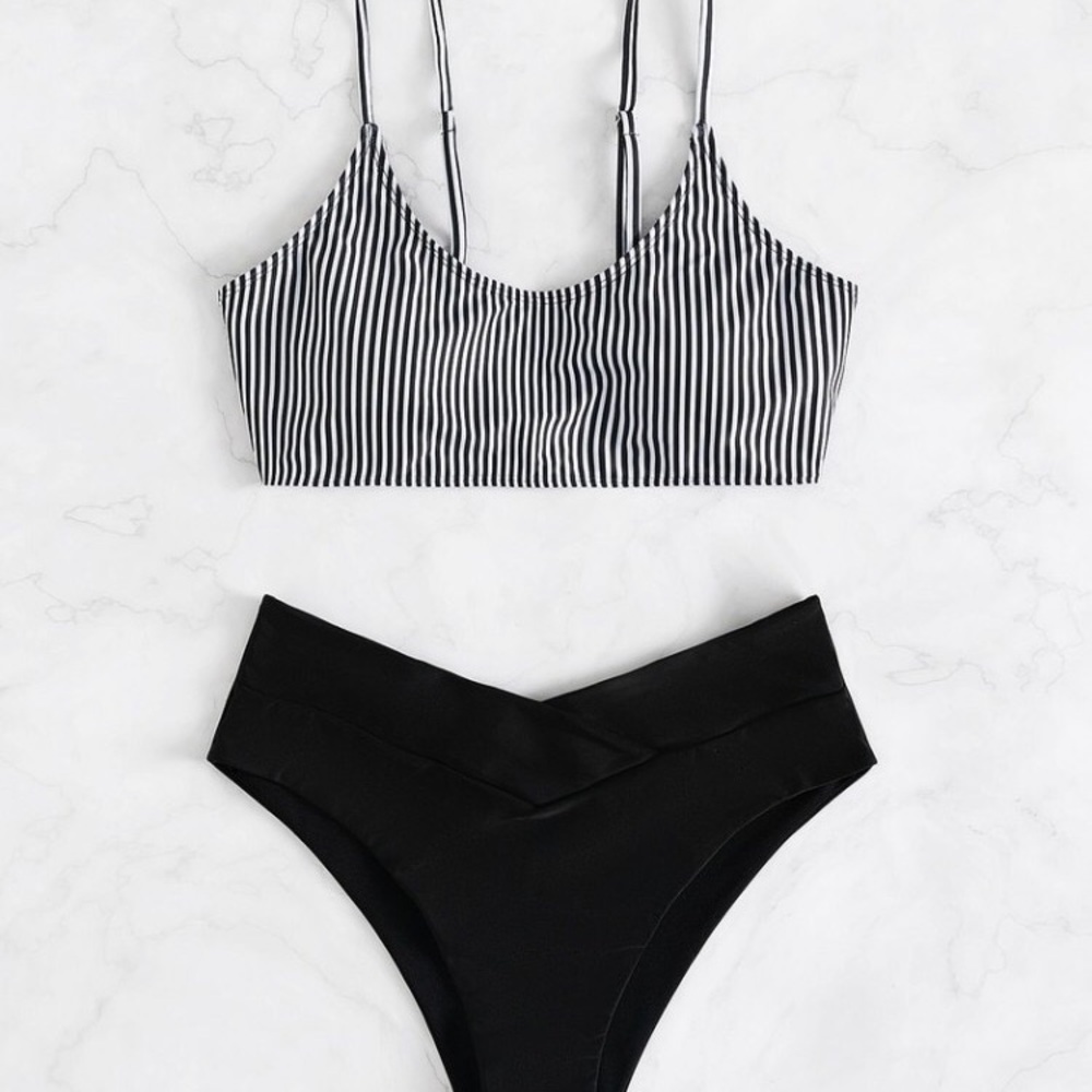 New Beach Striped Split Women's Swimsuit Sweetheart Neckline